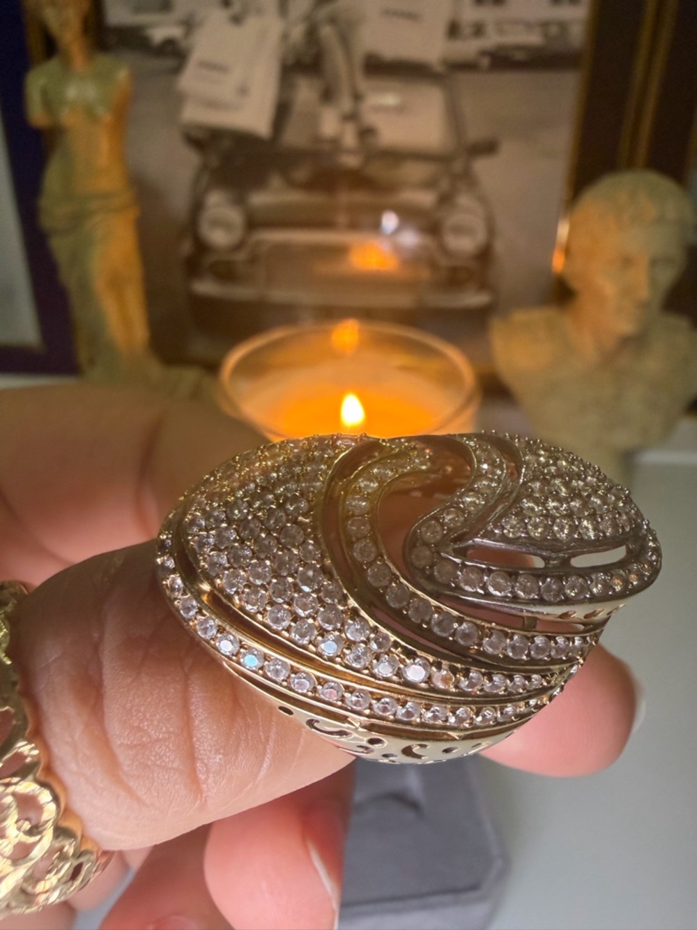 Solid heavy 18k gold not gold plated it’s a real 18k gold size 7, 13.71 grams 💛